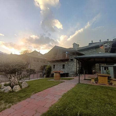 Le Temps Retrouve - Casa Tipica Con Giardino Villa Villeneuve Exterior photo
